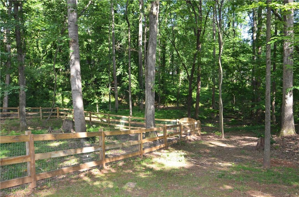 1025 Huntingdon Road Winston-Salem, NC 27104 - Photo 25 of 26 Large back yard