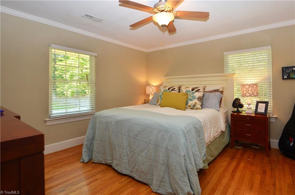 1025 Huntingdon Road Winston-Salem, NC 27104 - Photo 9 of 26 Master bedroom
