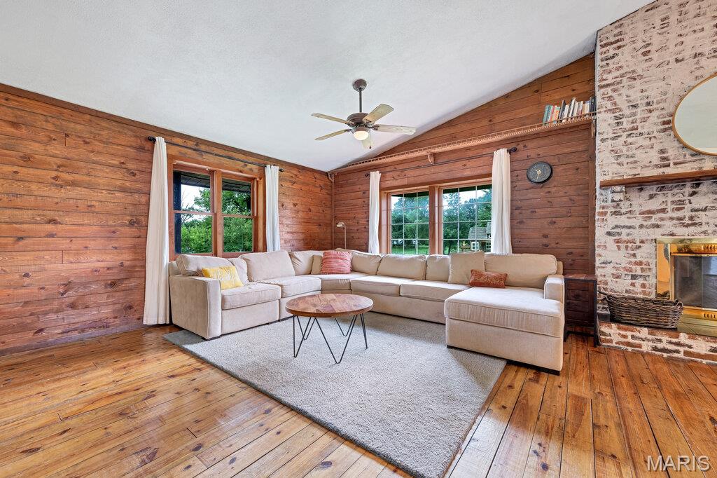 17407 Highway 109 Dow, IL 62022 - Photo 4 of 59