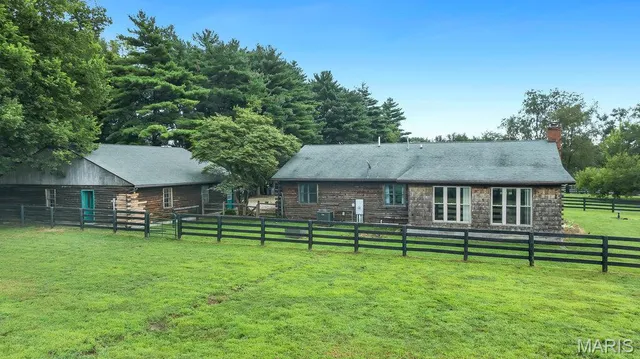 $380,000 | 17407 Highway 109, Dow, IL 62022