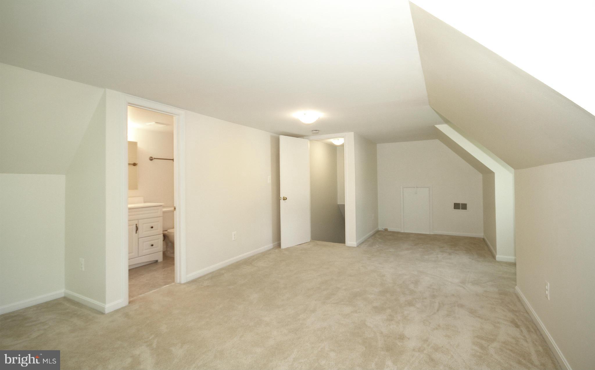 11402 Turnmill Lane Reston, VA 20191 - Photo 17 of 30 Upper Level