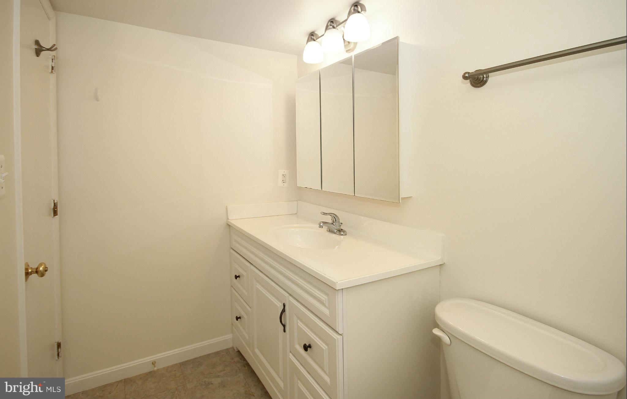 11402 Turnmill Lane Reston, VA 20191 - Photo 20 of 30 Bath