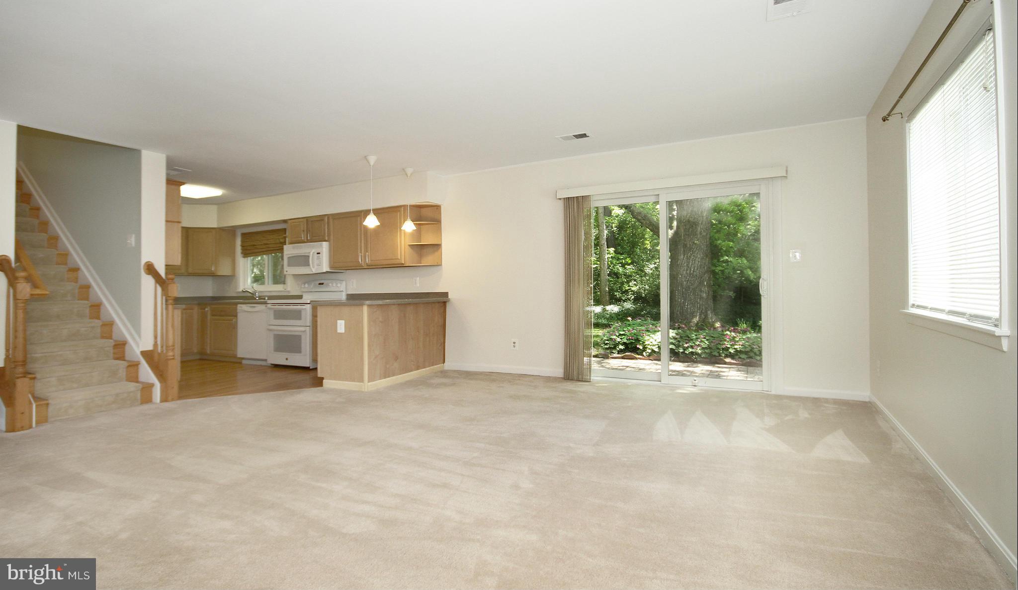 11402 Turnmill Lane Reston, VA 20191 - Photo 6 of 30 Living Room