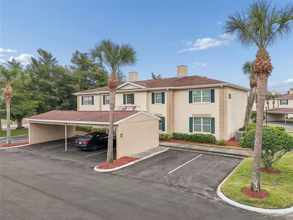 $2,200 | 10375 Carrollwood Lane, Unit 332, Tampa, FL 33618