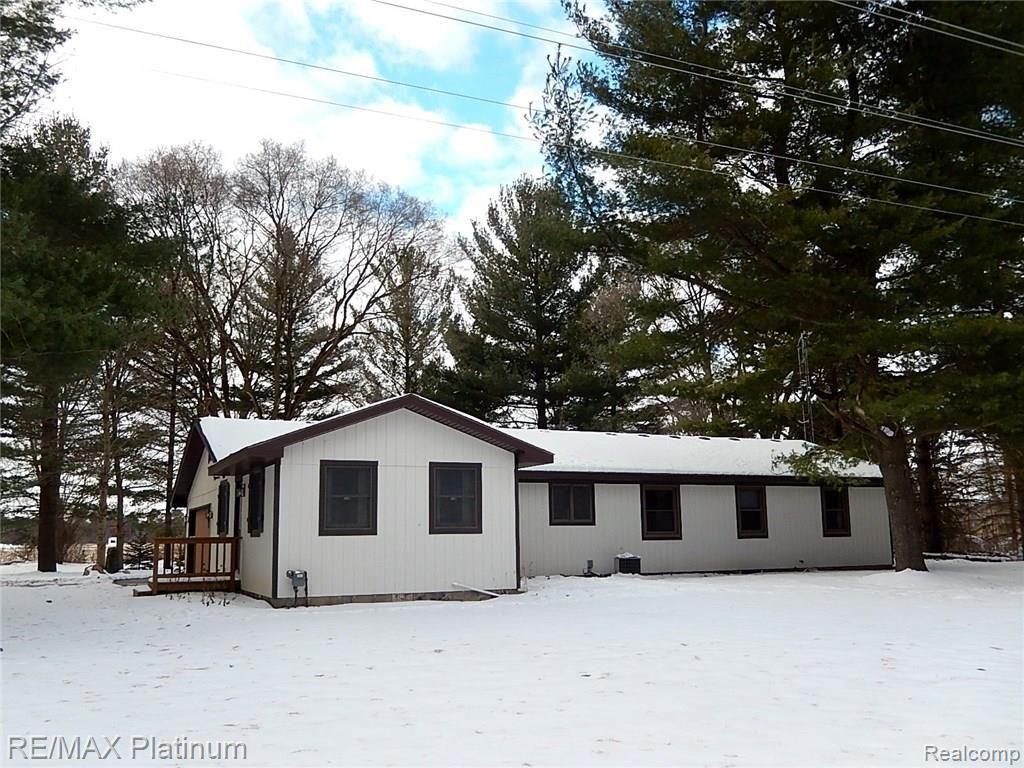 8187 Pingree Road Pinckney, MI 48169 - Photo 4 of 82 4.JPG