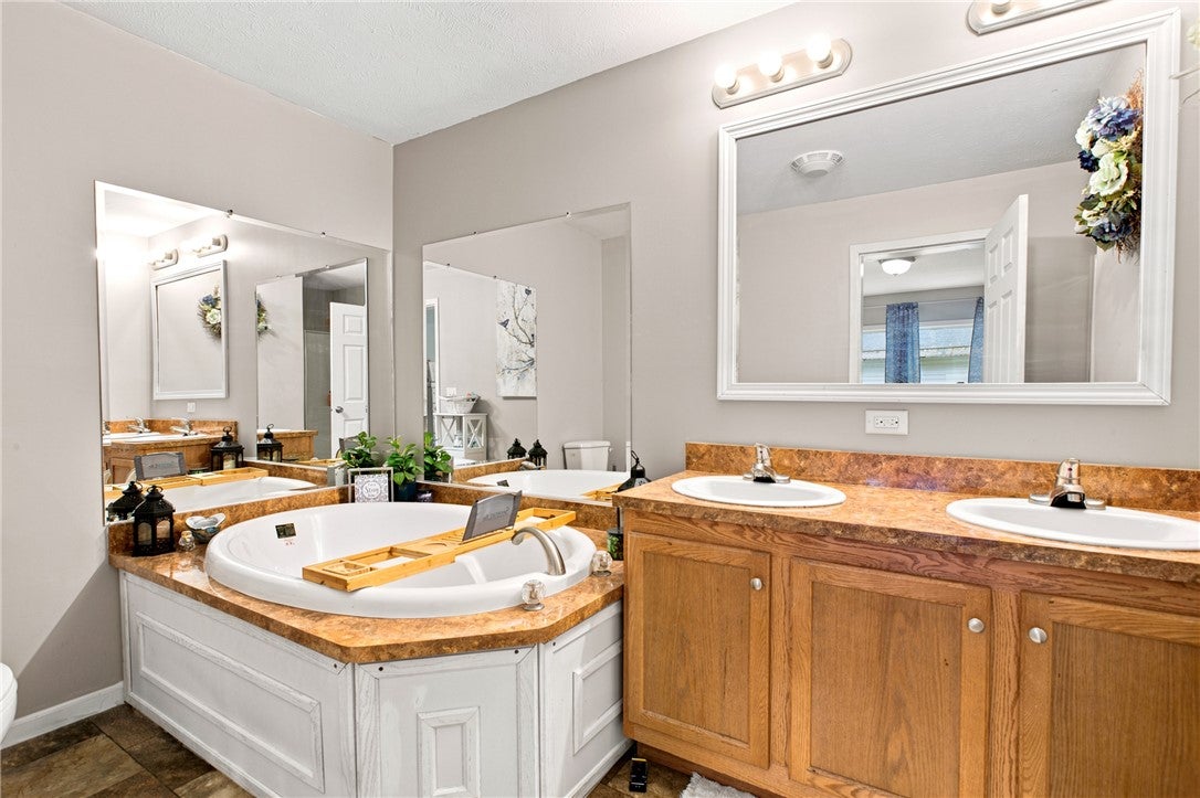 14839 Plainview Road Charleston, IL 61920 - Photo 15 of 30 Gallery Image 15