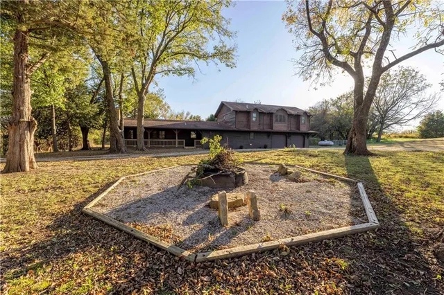 $360,000 | 5220 1200 Road, Fredonia, KS 66736