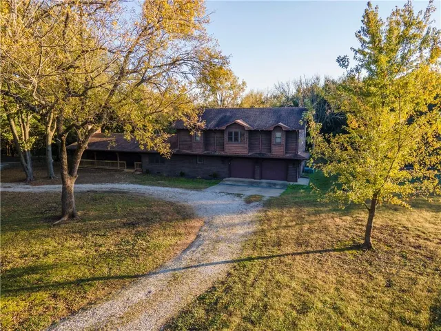 $360,000 | 5220 1200 Road, Fredonia, KS 66736