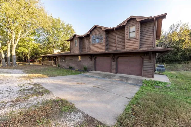 $360,000 | 5220 1200 Road, Fredonia, KS 66736