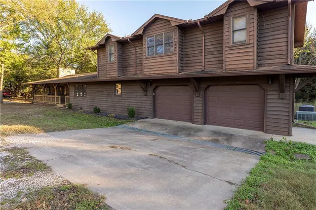 $360,000 | 5220 1200 Road, Fredonia, KS 66736