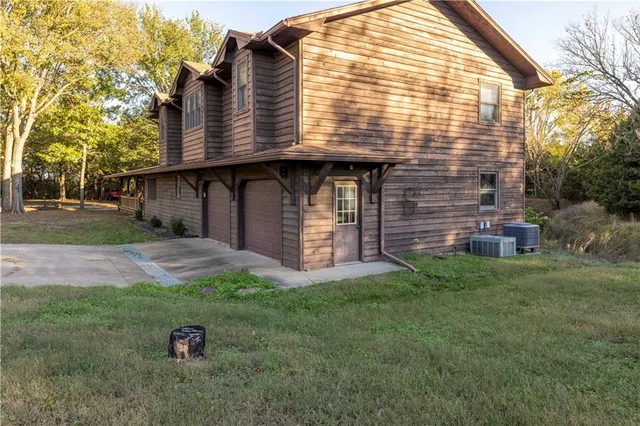 $360,000 | 5220 1200 Road, Fredonia, KS 66736