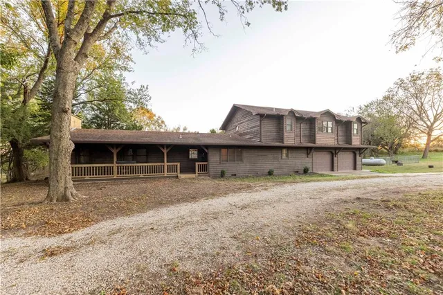 $360,000 | 5220 1200 Road, Fredonia, KS 66736