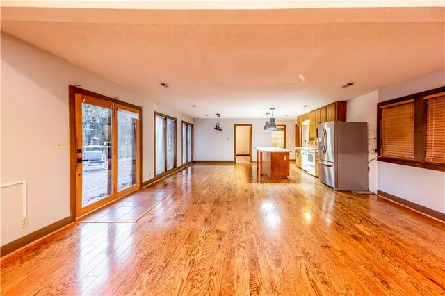 $360,000 | 5220 1200 Road, Fredonia, KS 66736