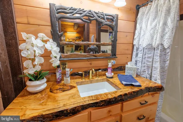 an aerial view of lake residential house with outdoor space