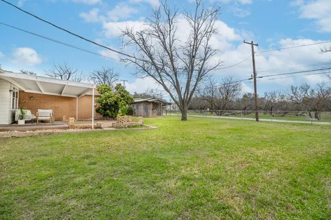 $279,900 | 1013 West 12th Street, Brady, TX 76825