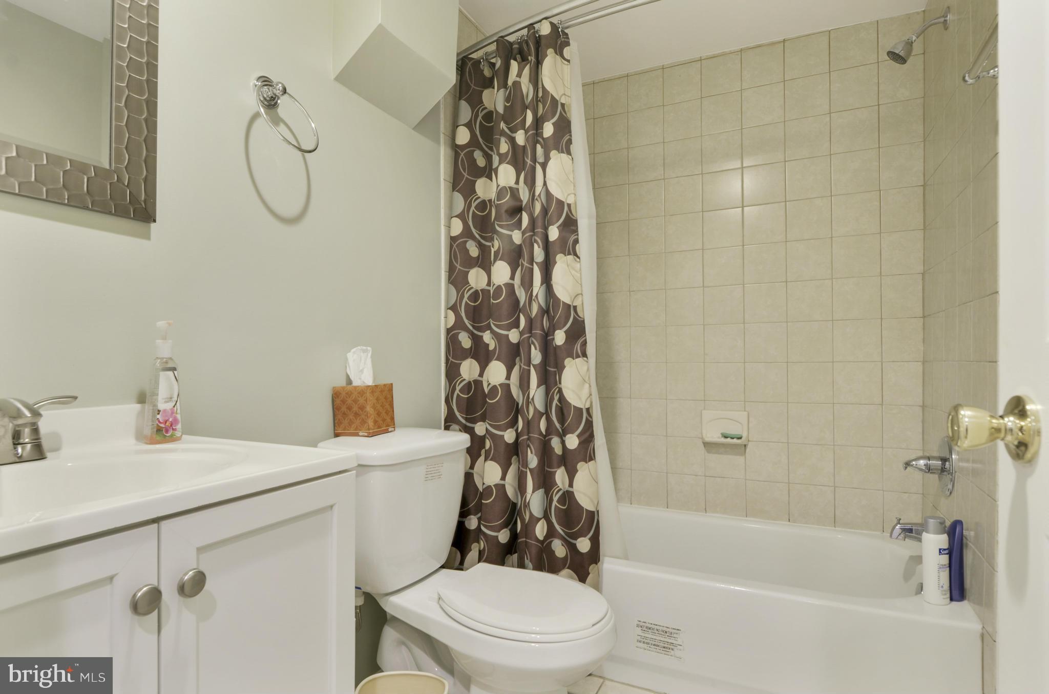 11708 Kemp Mill Road Silver Spring, MD 20902 - Photo 12 of 28 Bath