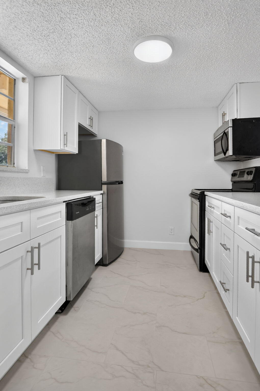 6323 La Costa Drive, Unit M Boca Raton, FL 33433 - Photo 5 of 33 kitchen