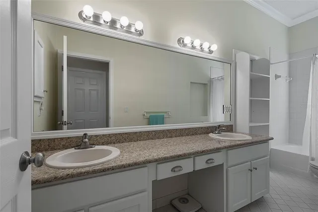 a view of empty room with window