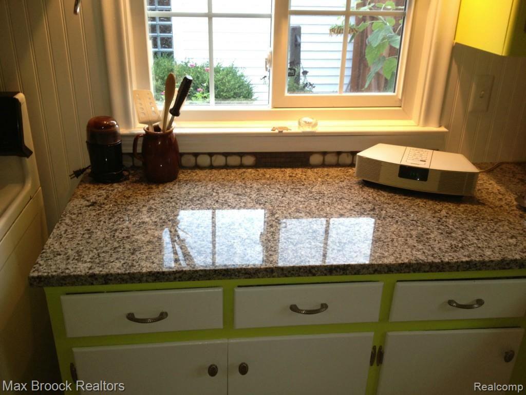 4163 Amherst Road Royal Oak, MI 48073 - Photo 10 of 25