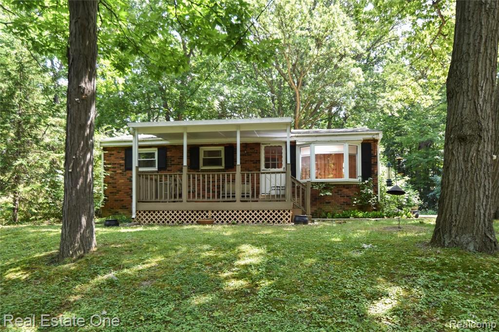 2555 South Livernois Road Rochester Hills, MI 48307 - Photo 2 of 17