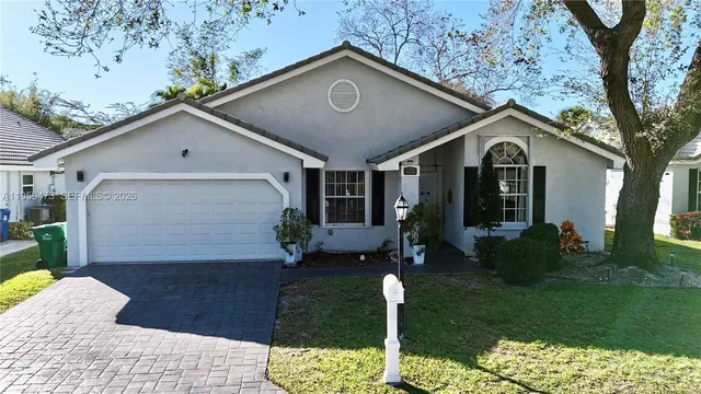$3,750 | 5470 Pine Circle, Coral Springs, FL 33067