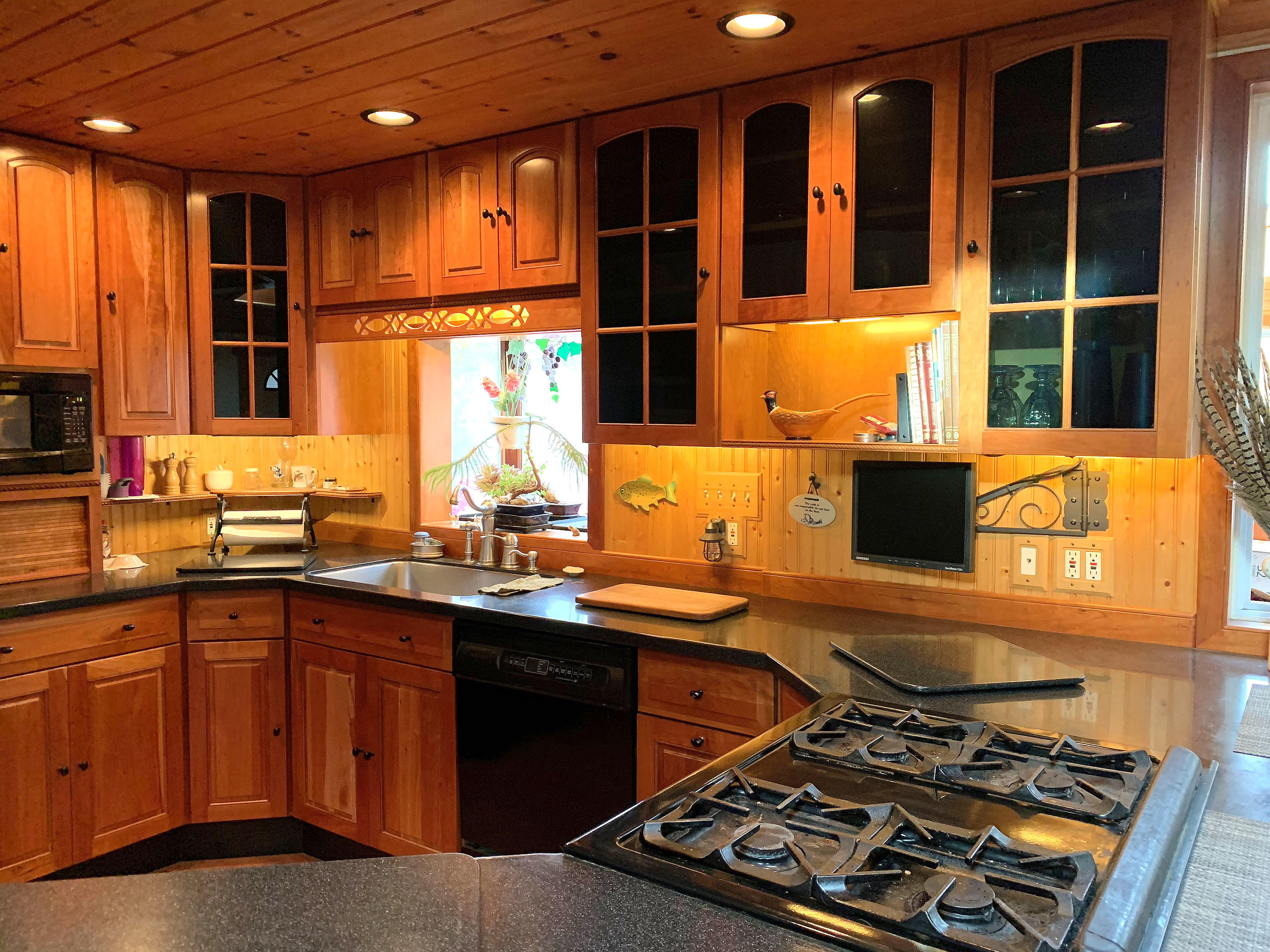 119 Kelleytown Road Bernard, ME 04612 - Photo 3 of 50 119Kelleytown_Interior001