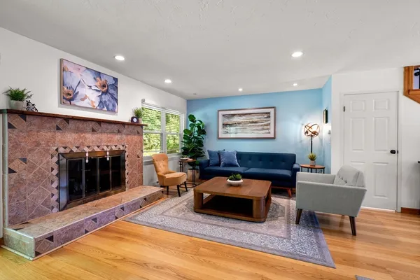 $849,000 | 2255 Commonwealth Avenue, Unit 2255, Newton, MA 02466