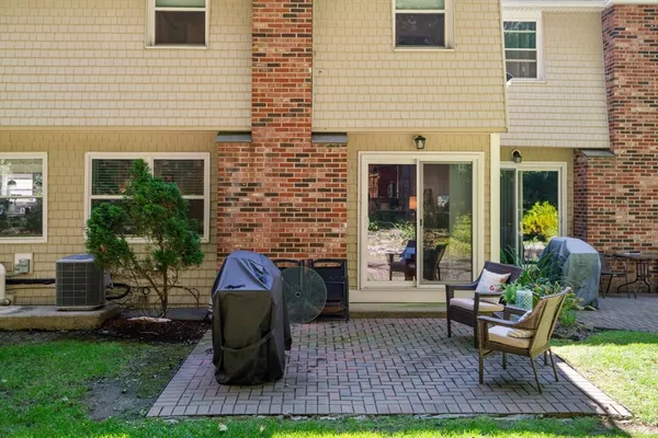 $849,000 | 2255 Commonwealth Avenue, Unit 2255, Newton, MA 02466