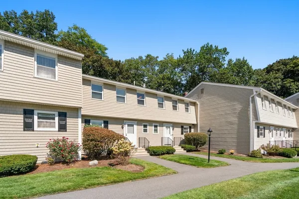 $849,000 | 2255 Commonwealth Avenue, Unit 2255, Newton, MA 02466