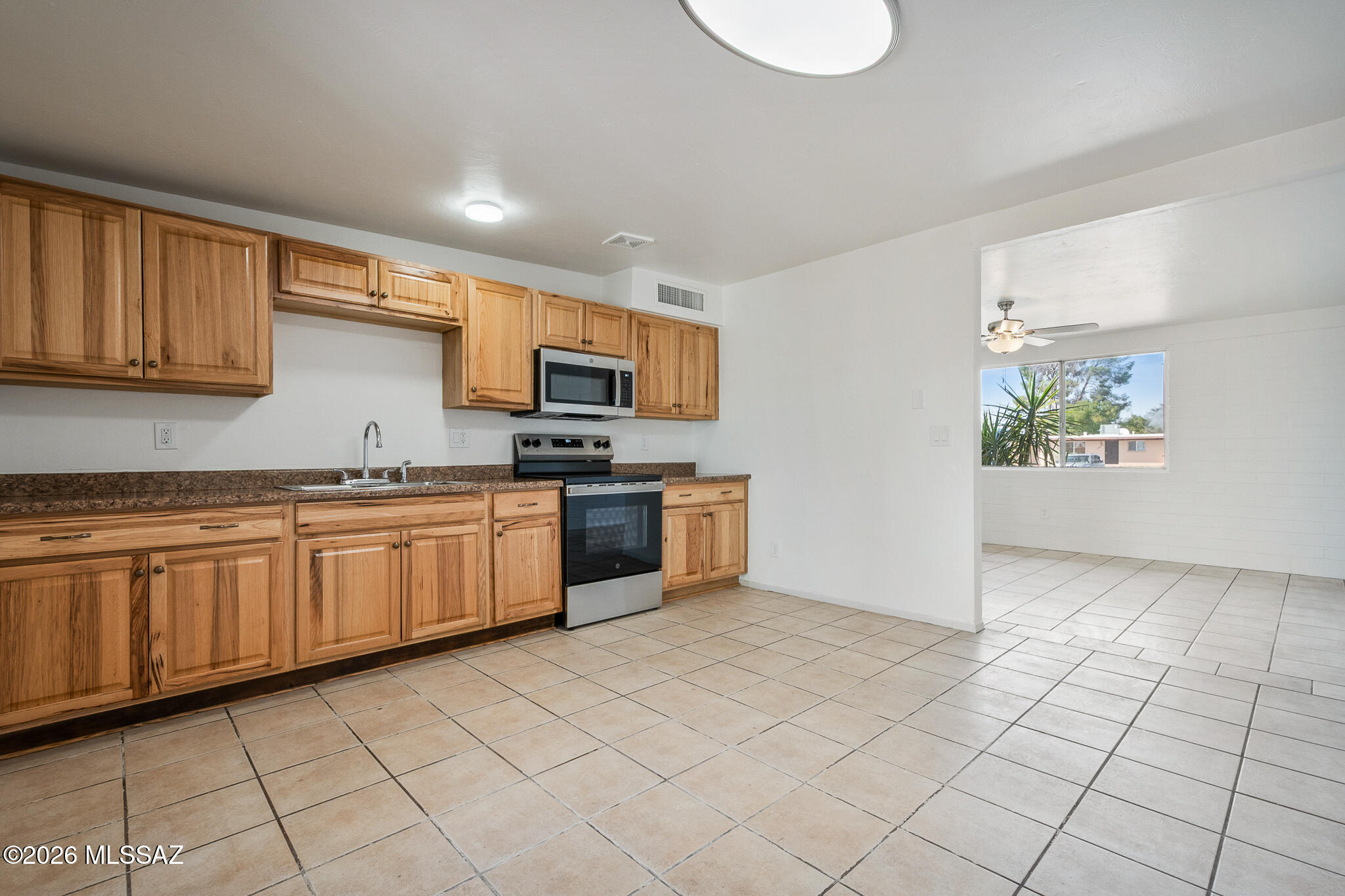 3930 North Pomona Road Tucson, AZ 85705 - Photo 12 of 29 Kitchen