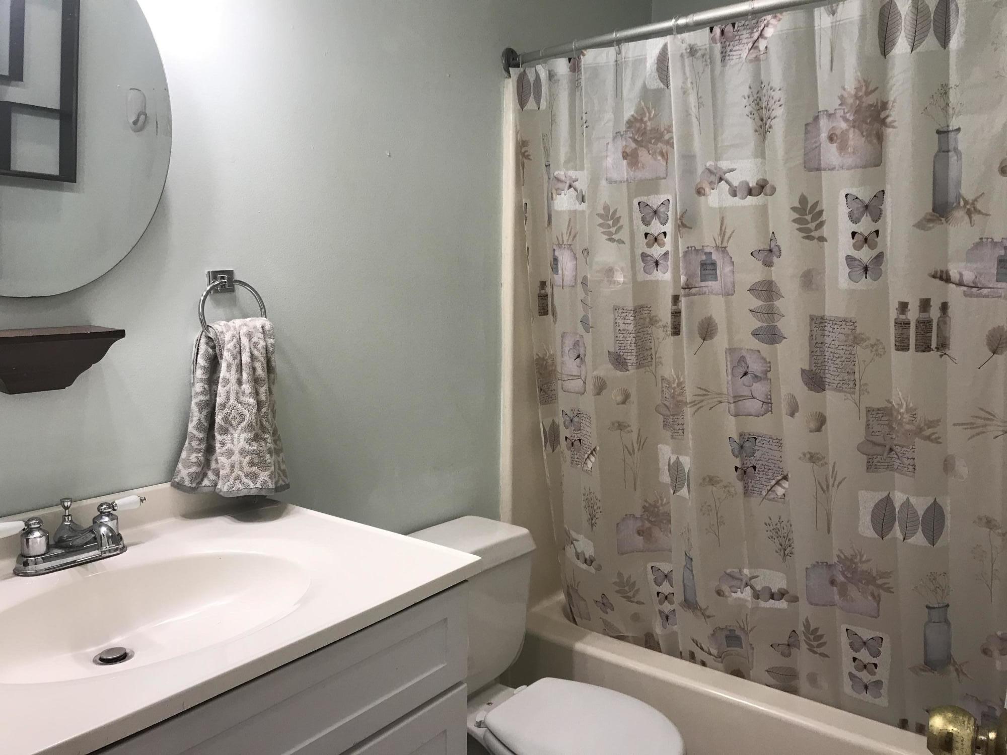 25 B Somerset, Unit 25B Freeport, ME 04032 - Photo 11 of 21 Bathroom