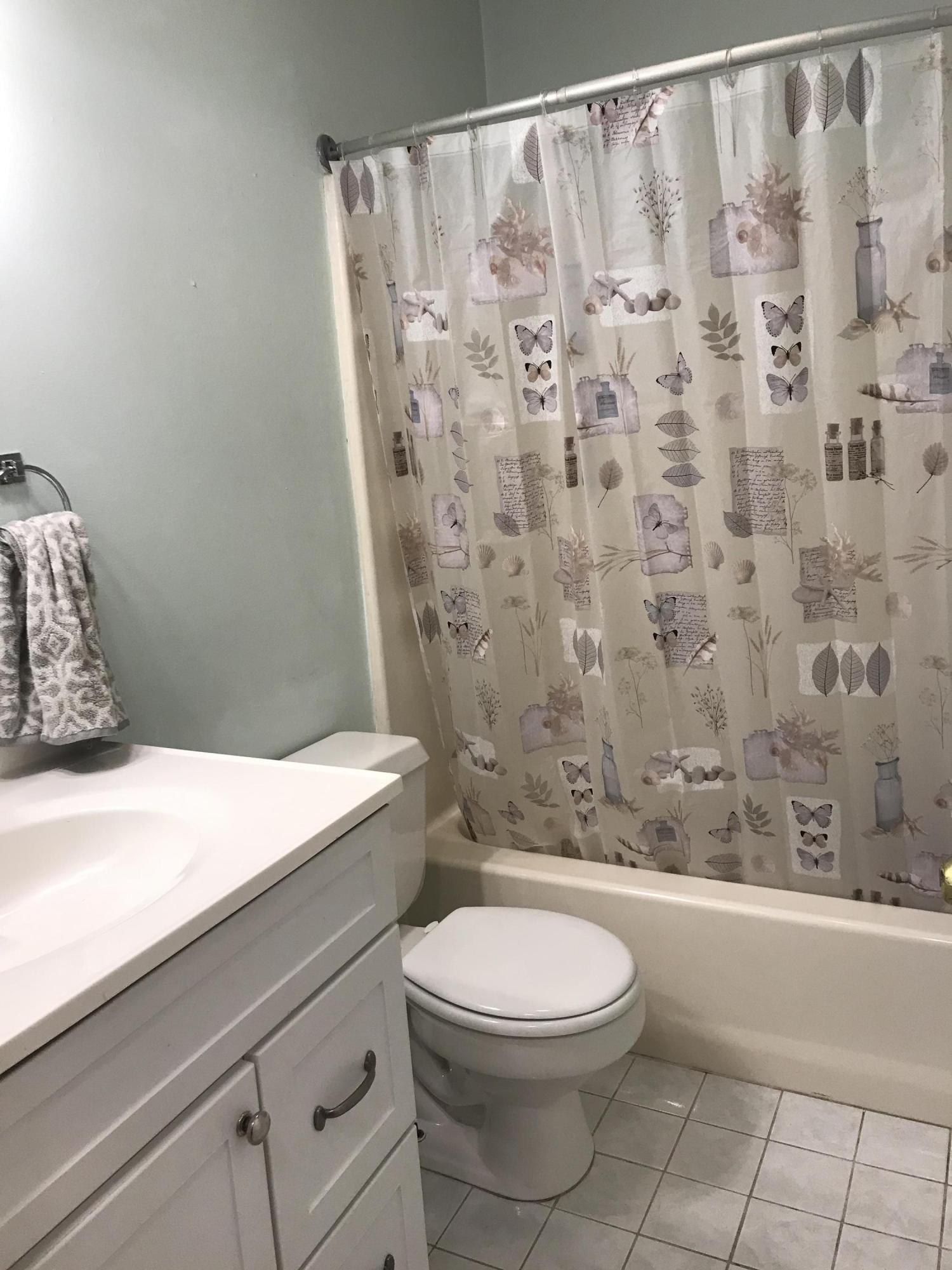25 B Somerset, Unit 25B Freeport, ME 04032 - Photo 12 of 21 Bathroom, portrait
