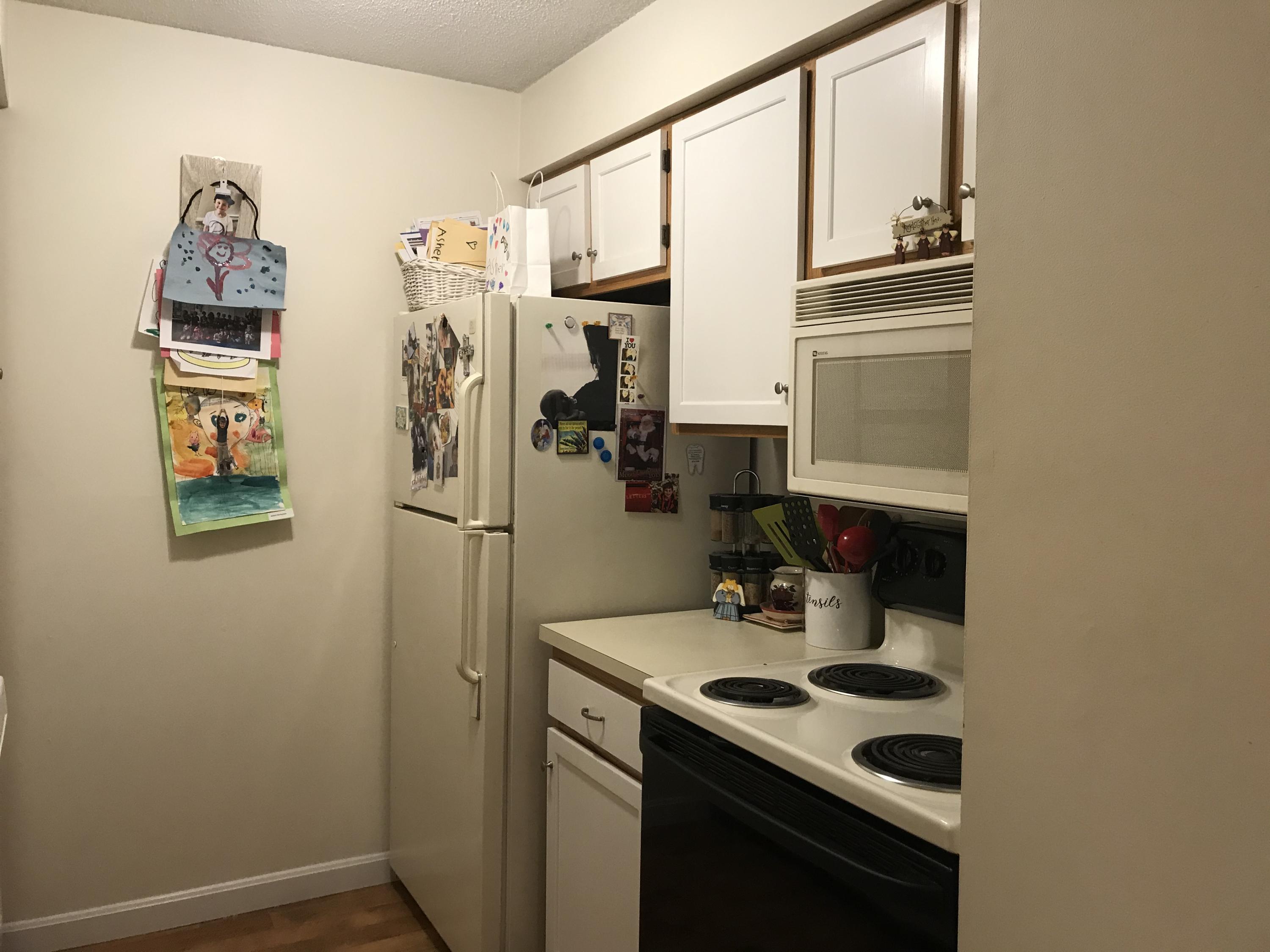 25 B Somerset, Unit 25B Freeport, ME 04032 - Photo 9 of 21 Kitchen refrig-range