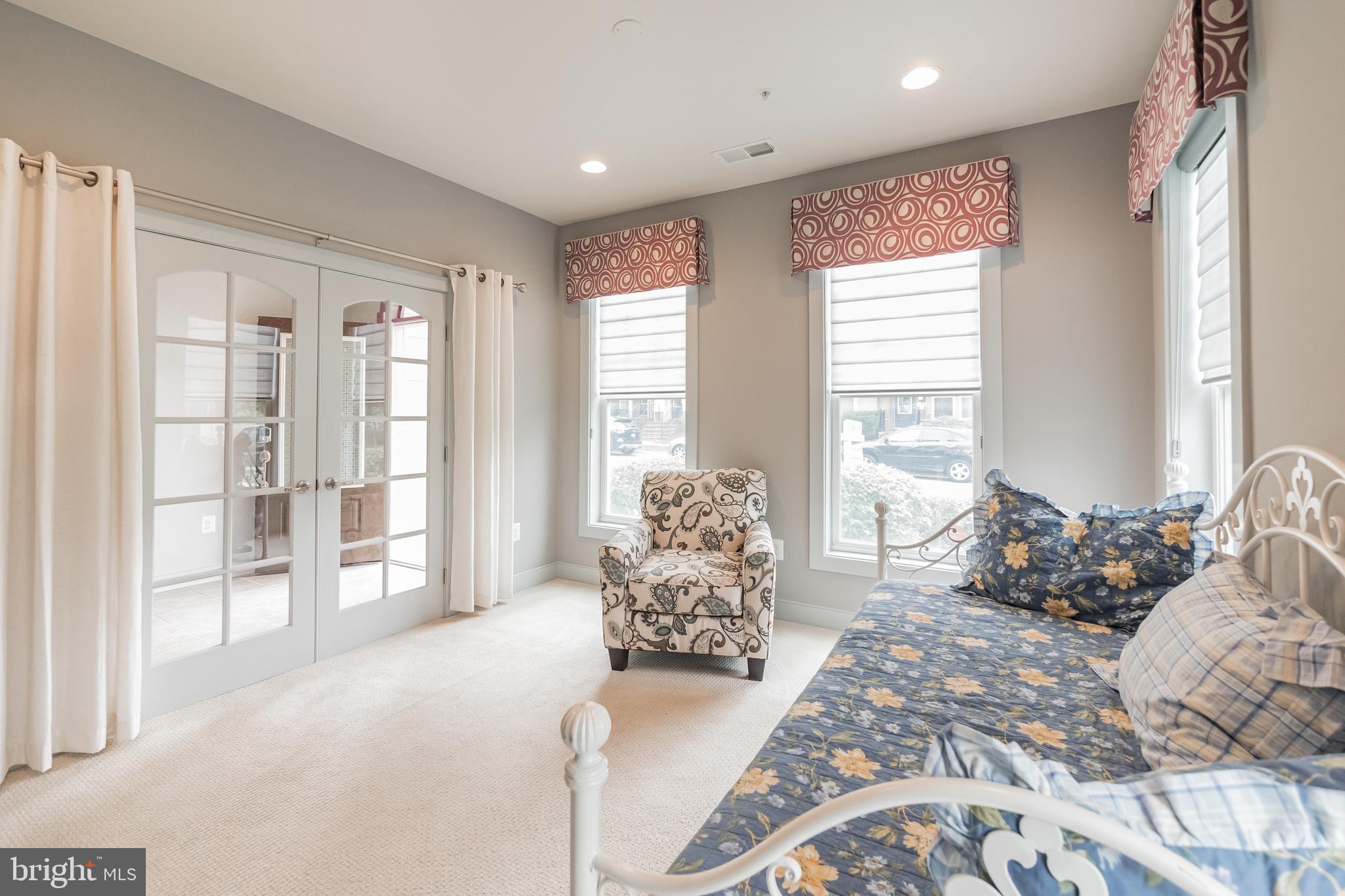 223 Strummer Lane Gaithersburg, MD 20878 - Photo 5 of 41 Den/Office next to Main Entrance/Foyer