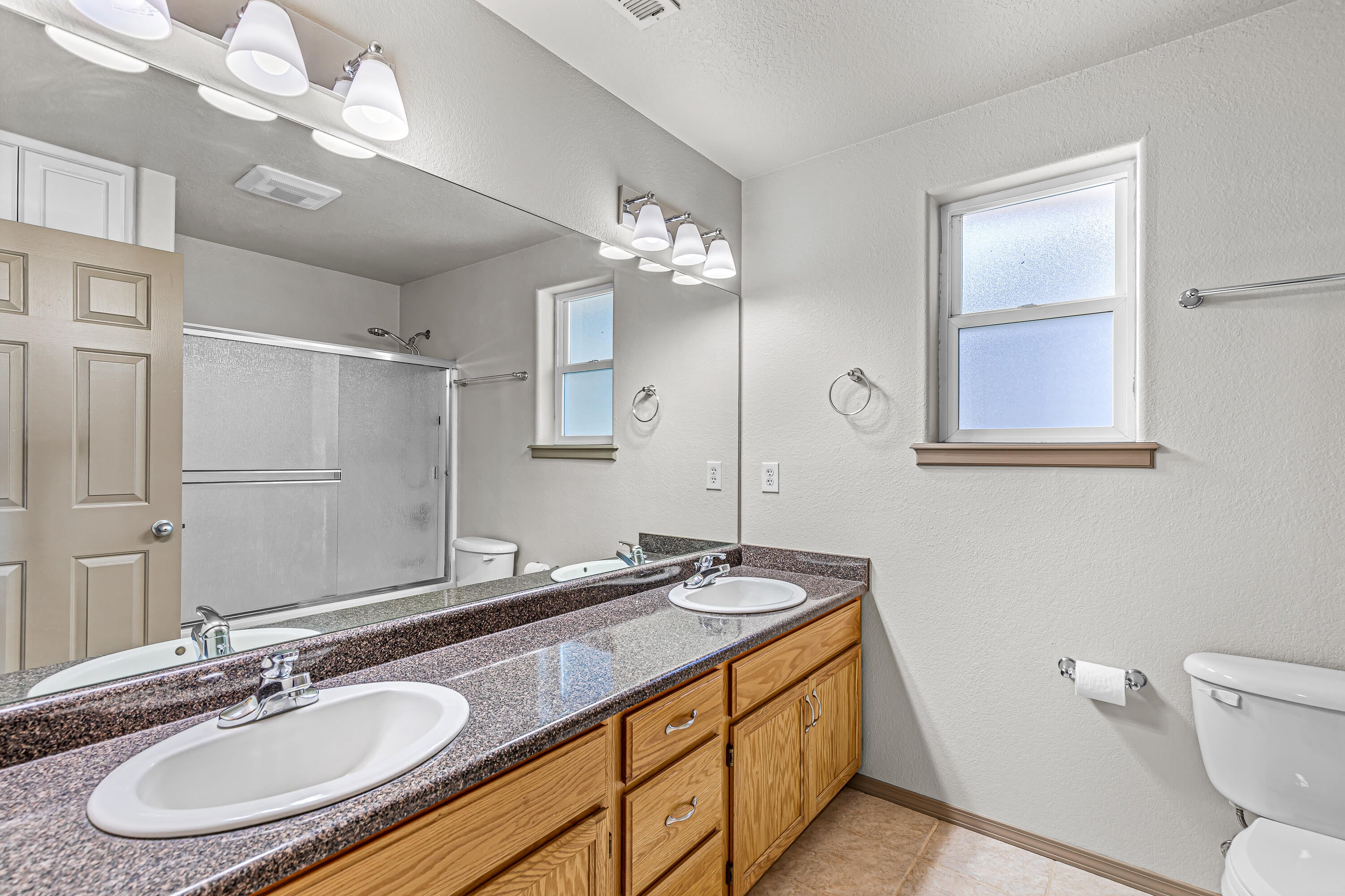 655 Shadow Way Central Point, OR 97502 - Photo 17 of 32 17
