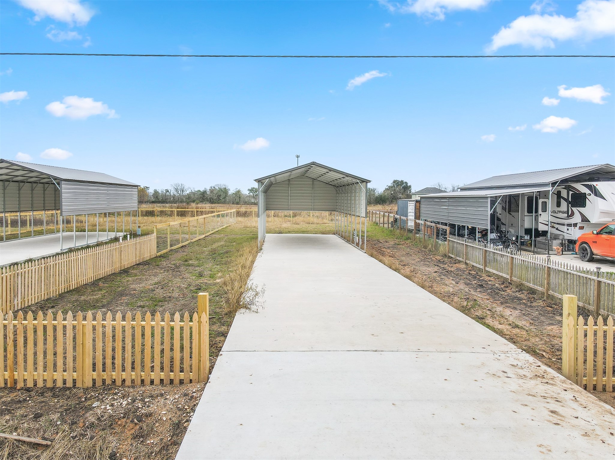 913 26th Street Dickinson, TX 77539 - Photo 2 of 6 a view of a terrace with outdoor space
