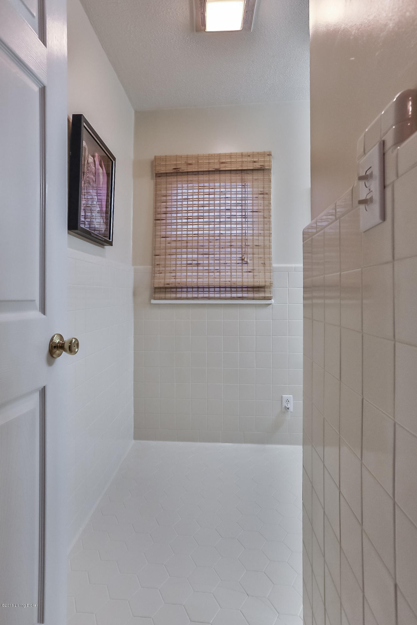 4428 Aiken Road Simpsonville, KY 40067 - Photo 20 of 47 Bathroom Entry