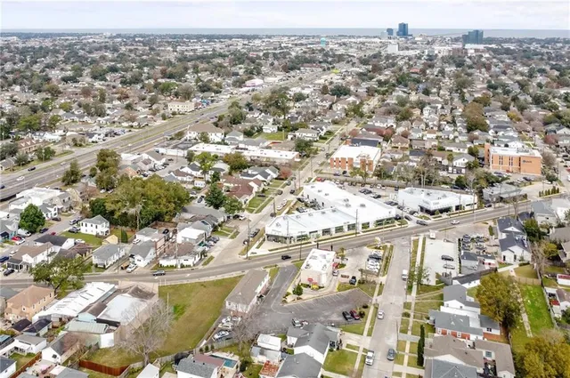 $2,250,000 | 3100 Metairie Road, Metairie, LA 70001