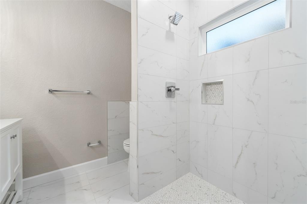 2016 Northeast 3rd Avenue Gainesville, FL 32641 - Photo 19 of 35 a bathroom with a bathtub