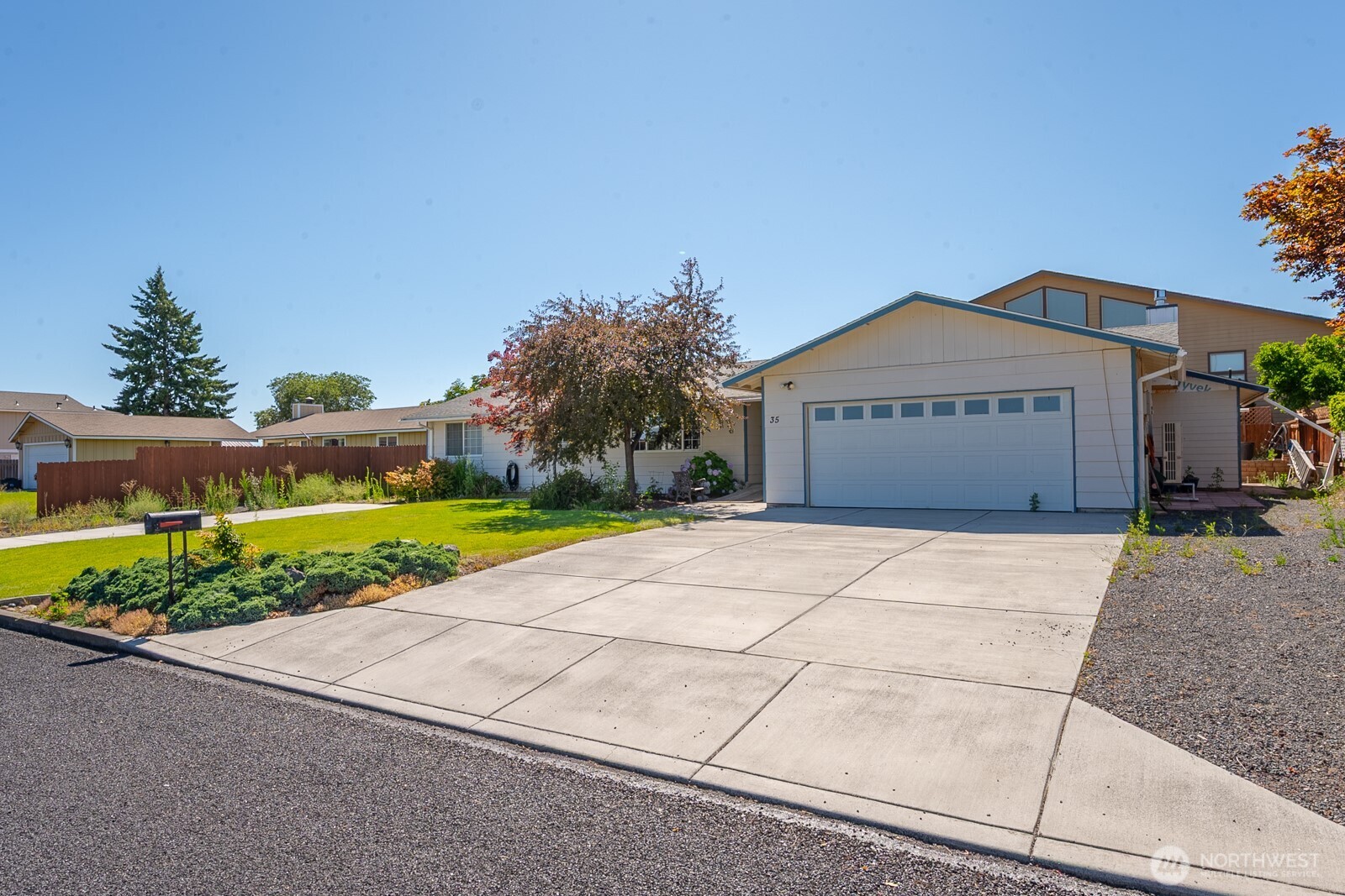 35 Ridge Drive Ephrata, WA 98823 - Photo 3 of 38 Gallery Image 3