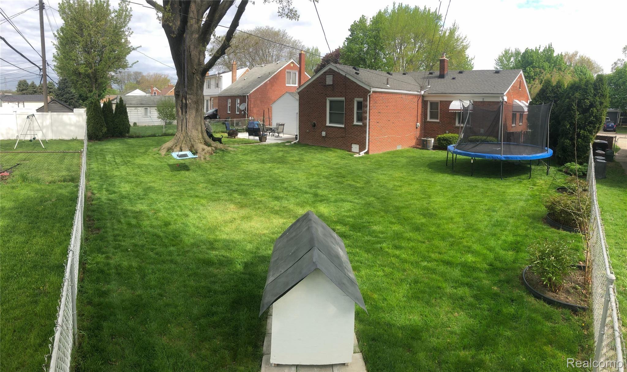 15759 Champaign Road Allen Park, MI 48101 - Photo 9 of 44 51E57815-0FD0-4611-83CD-4D6D3F9158B1.jpeg