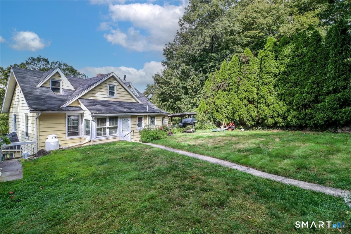 61 Smith Ridge Road New Canaan, CT 06840 - Photo 2 of 27