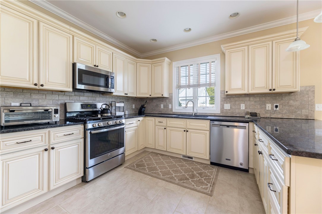 136 Beach Street Westerly, RI 02891 - Photo 11 of 35 Gallery Image 11