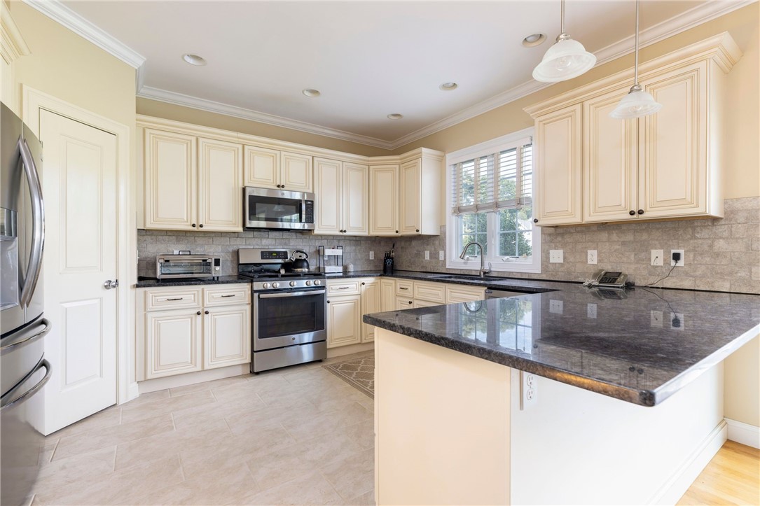 136 Beach Street Westerly, RI 02891 - Photo 10 of 35 Gallery Image 10