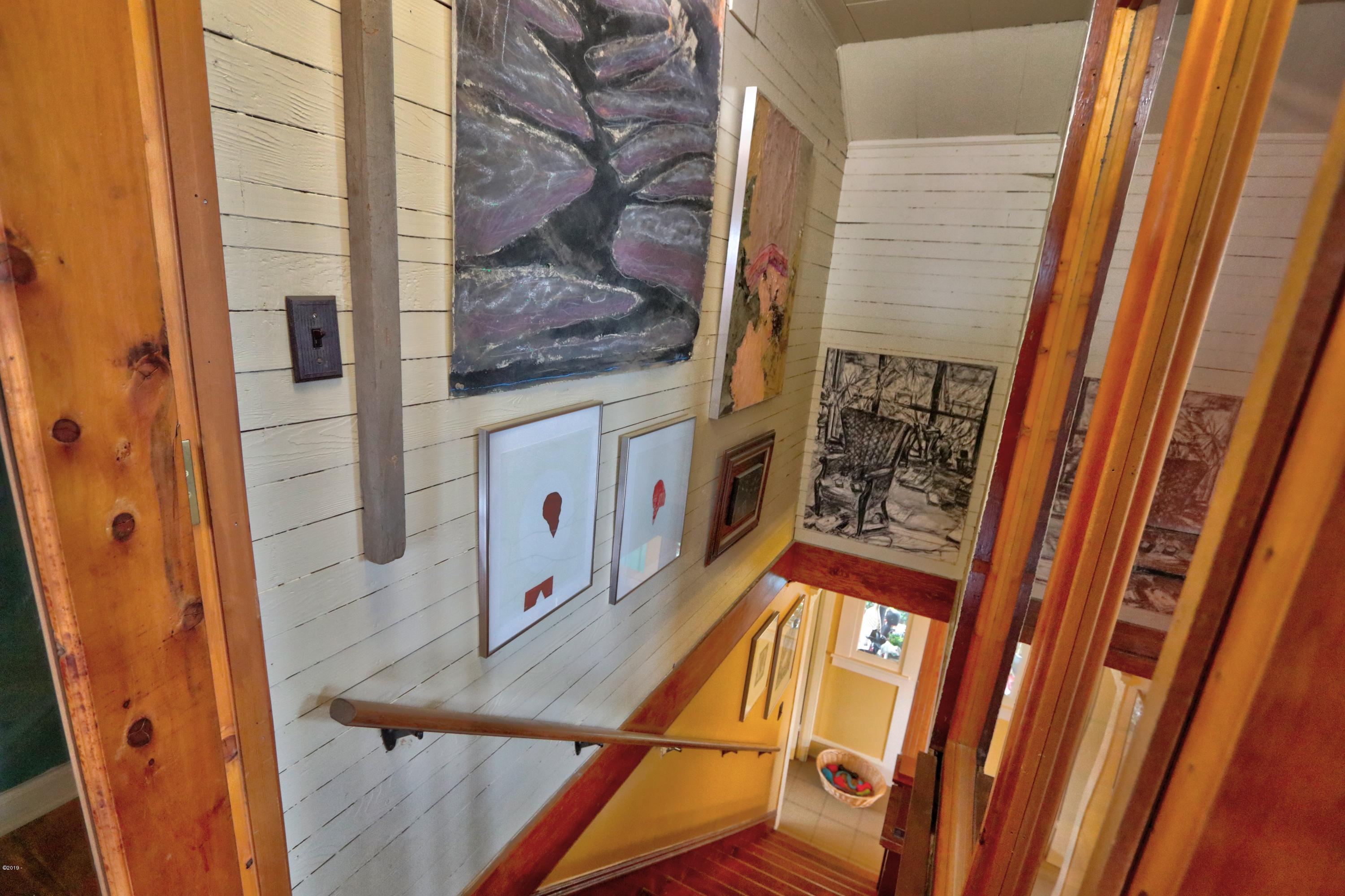 19 Southwest Hurbert Street Newport, OR 97365 - Photo 31 of 51 Stairs down to main
