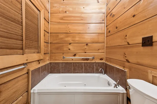 $855,000 | 384 Lonesome Dove Trail, Trinity, TX 75862