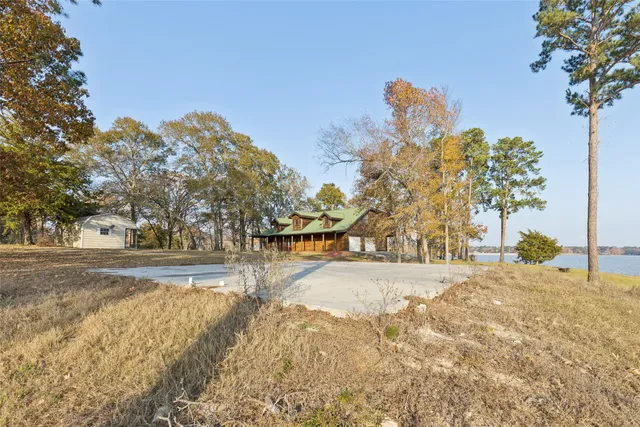 $855,000 | 384 Lonesome Dove Trail, Trinity, TX 75862