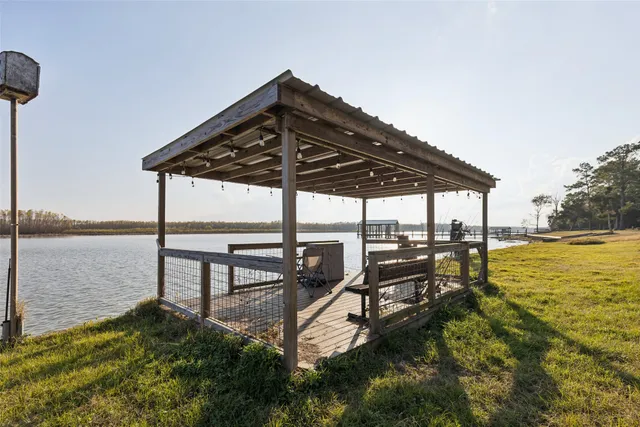 $855,000 | 384 Lonesome Dove Trail, Trinity, TX 75862