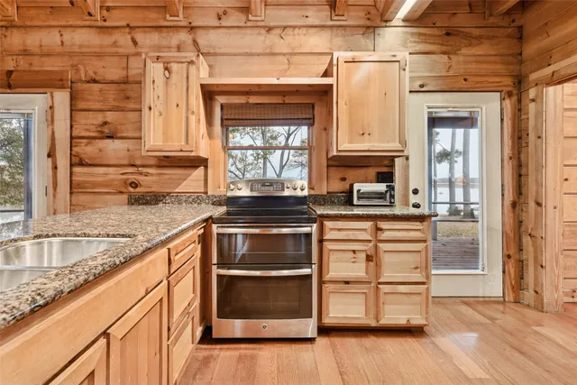 $855,000 | 384 Lonesome Dove Trail, Trinity, TX 75862