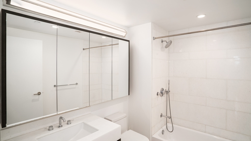 100 Lovejoy Wharf, Unit 4H Boston, MA 02114 - Photo 11 of 27